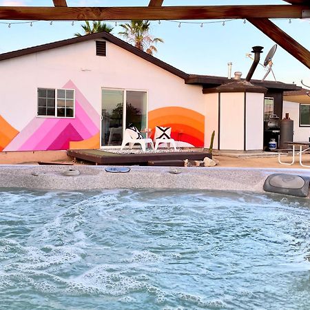 Twin Palms Desert Getaway - Jacuzzi, Fire Pit, Meditation Room & More ジョシュア・ツリー エクステリア 写真