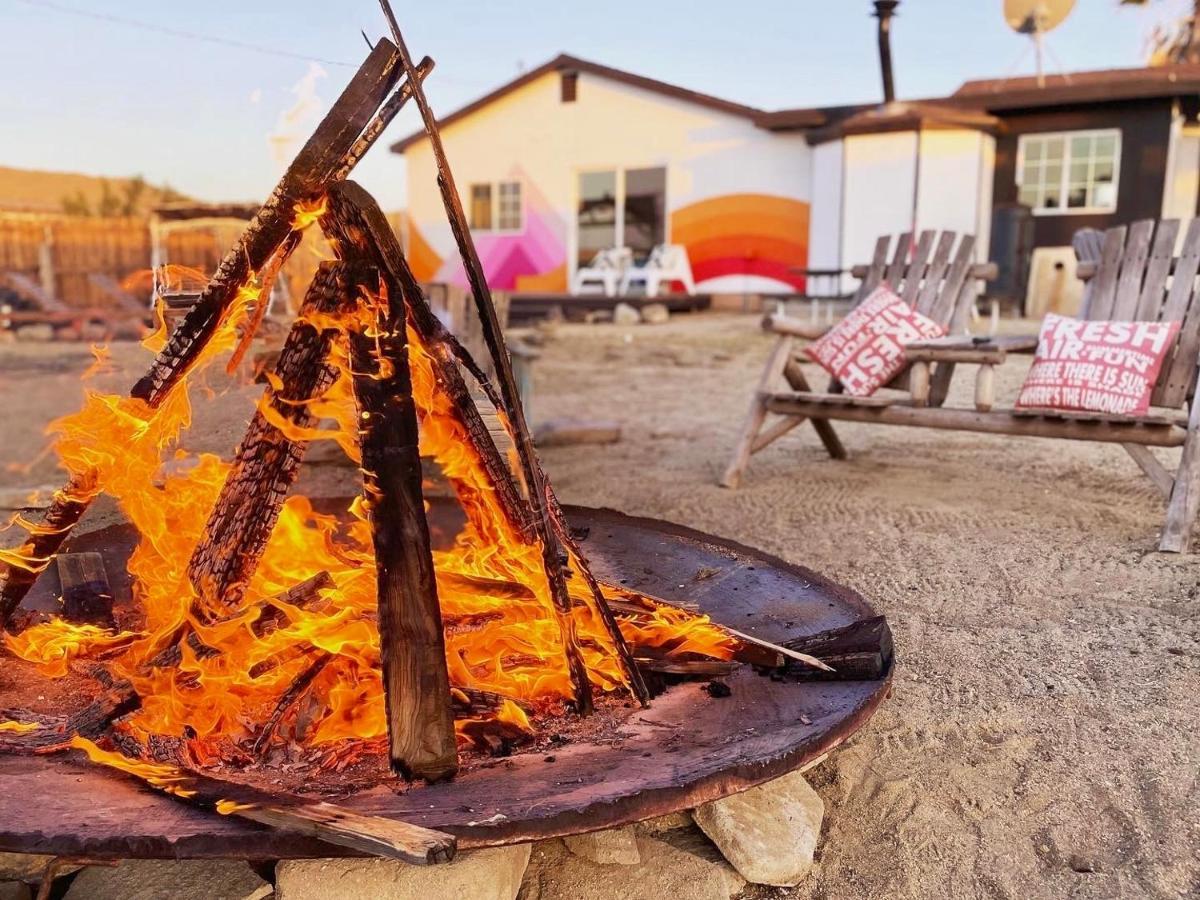 Twin Palms Desert Getaway - Jacuzzi, Fire Pit, Meditation Room & More ジョシュア・ツリー エクステリア 写真