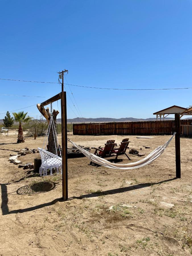 Twin Palms Desert Getaway - Jacuzzi, Fire Pit, Meditation Room & More ジョシュア・ツリー エクステリア 写真