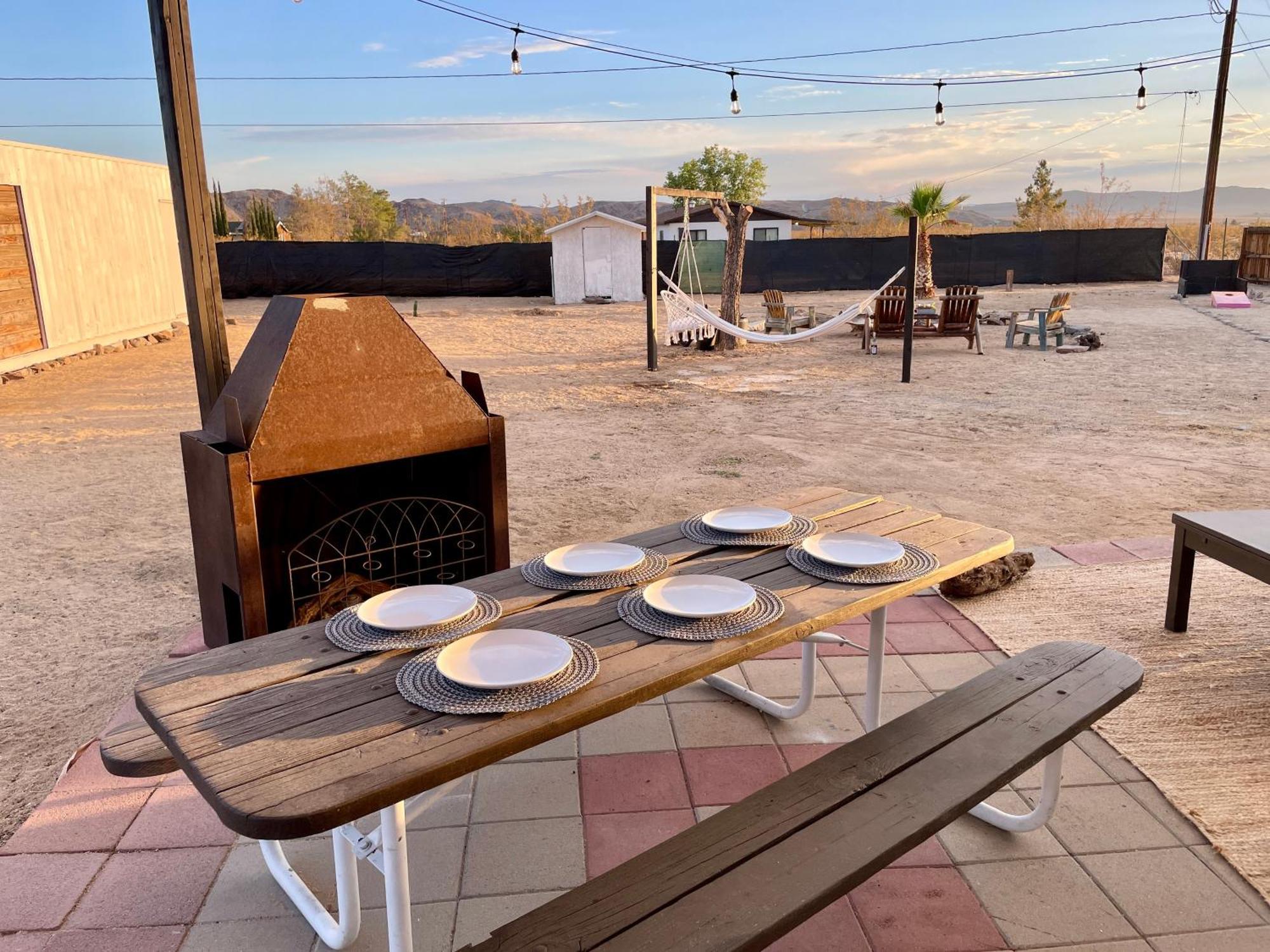 Twin Palms Desert Getaway - Jacuzzi, Fire Pit, Meditation Room & More ジョシュア・ツリー エクステリア 写真