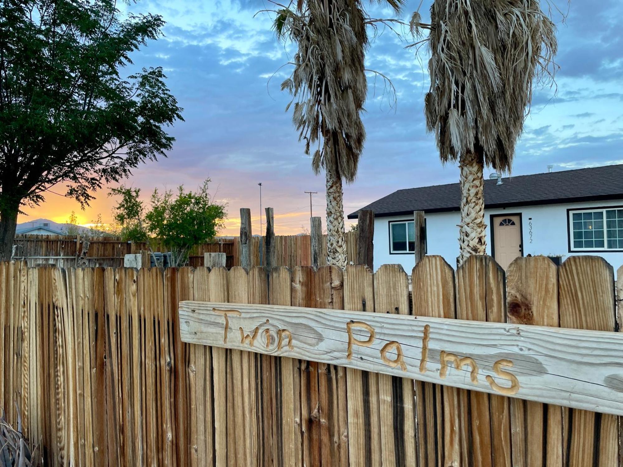 Twin Palms Desert Getaway - Jacuzzi, Fire Pit, Meditation Room & More ジョシュア・ツリー エクステリア 写真