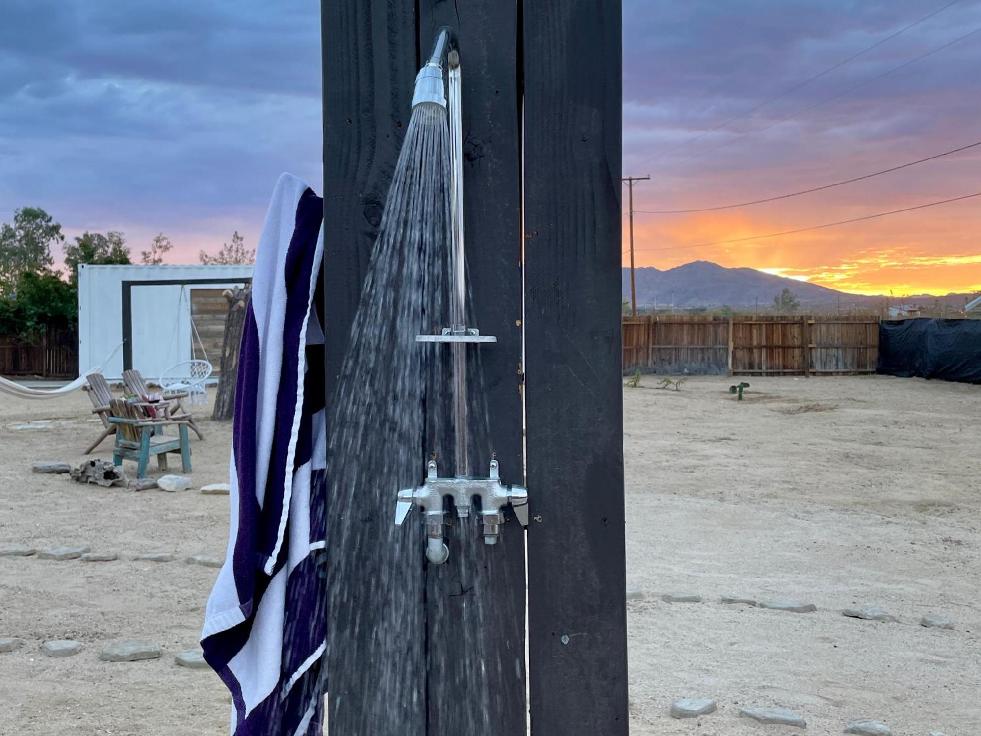 Twin Palms Desert Getaway - Jacuzzi, Fire Pit, Meditation Room & More ジョシュア・ツリー エクステリア 写真